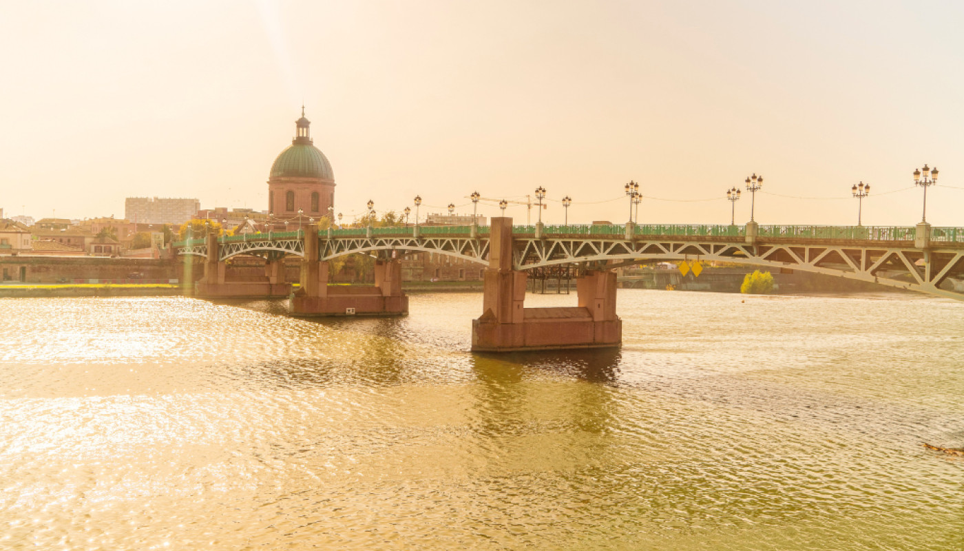 Qui contacter pour organiser une visite guidée à Toulouse ?